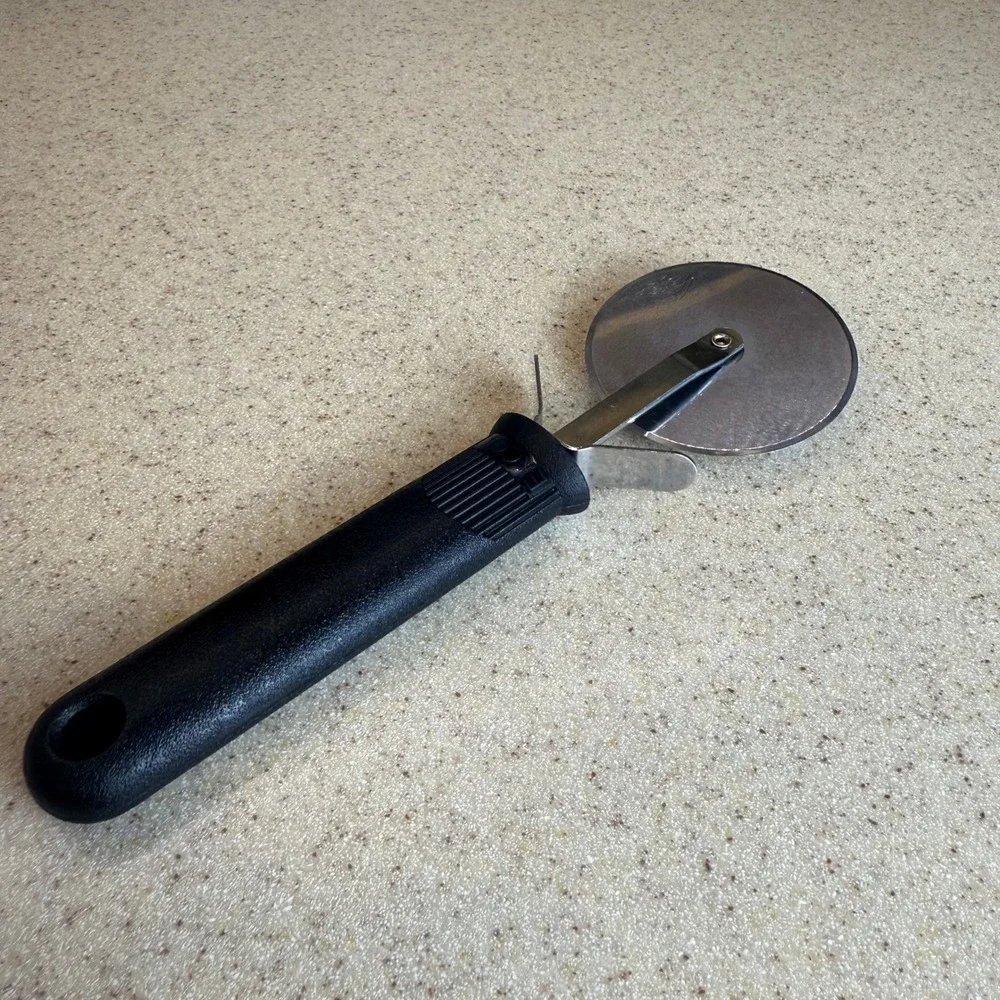 EKCO Pizza Cutter Stainless Steel Wheel Black‎ Textured Handle with Finger Guard